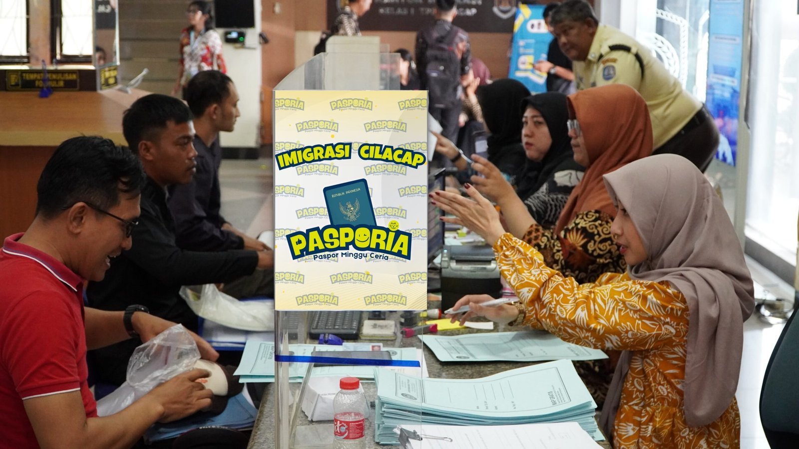 PASPORIA Hadir di Tugu Nelayan, Warga Cilacap Bisa Urus Paspor Tanpa Daftar M-Paspor