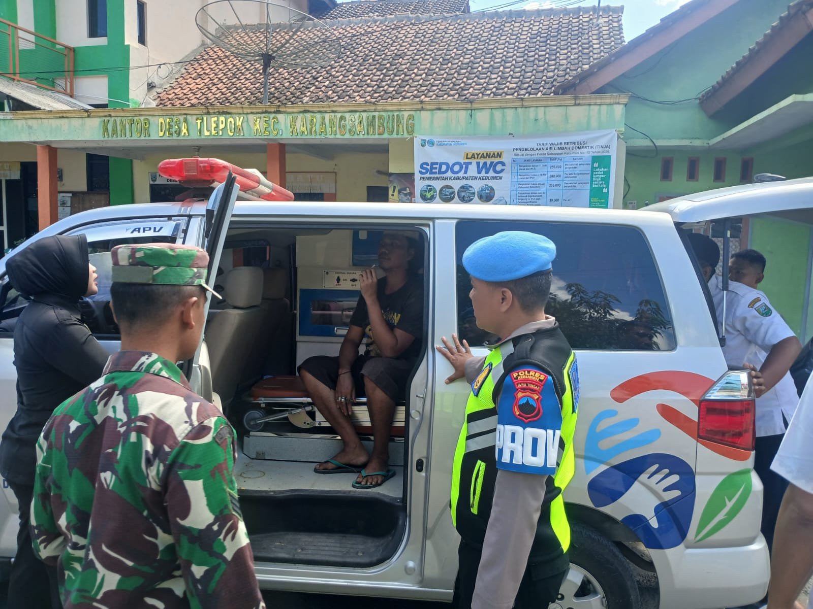 Polisi Evakuasi ODGJ yang Mengamuk di Karangsambung