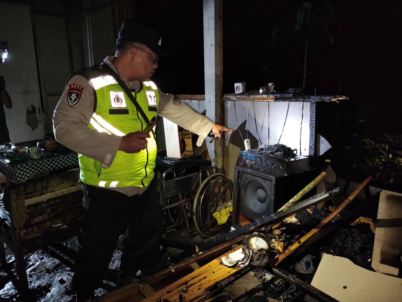 Diduga Korsleting, Rumah Warga Buayan Terbakar