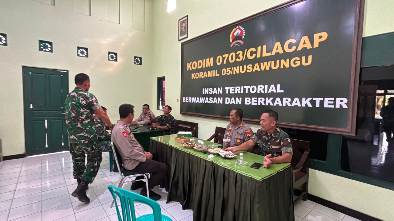 Kapolsek Nusawungu Perkuat Sinergi dengan Koramil 05