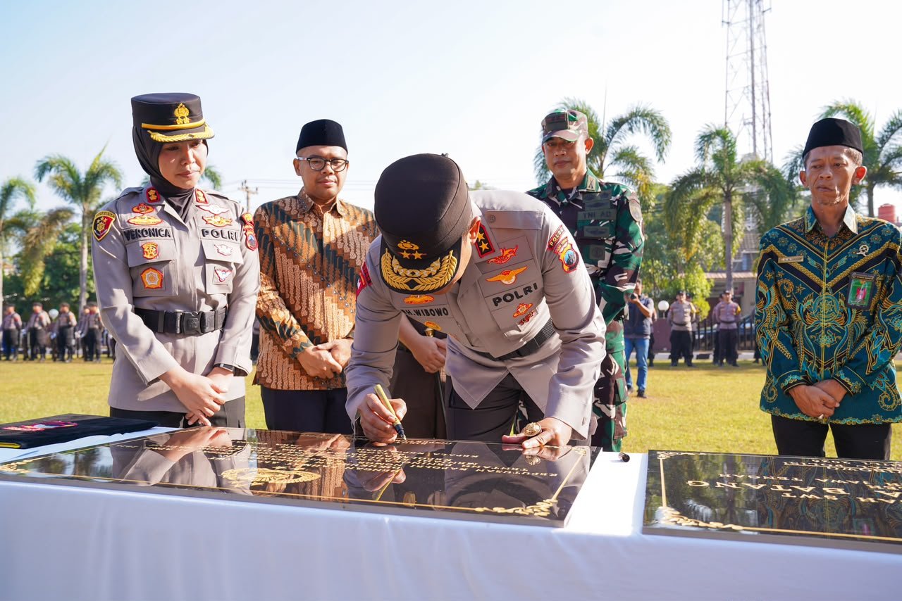 Kapolda Resmikan Polresta Batang, Minta Pelayanan Makin Profesional dan Responsif