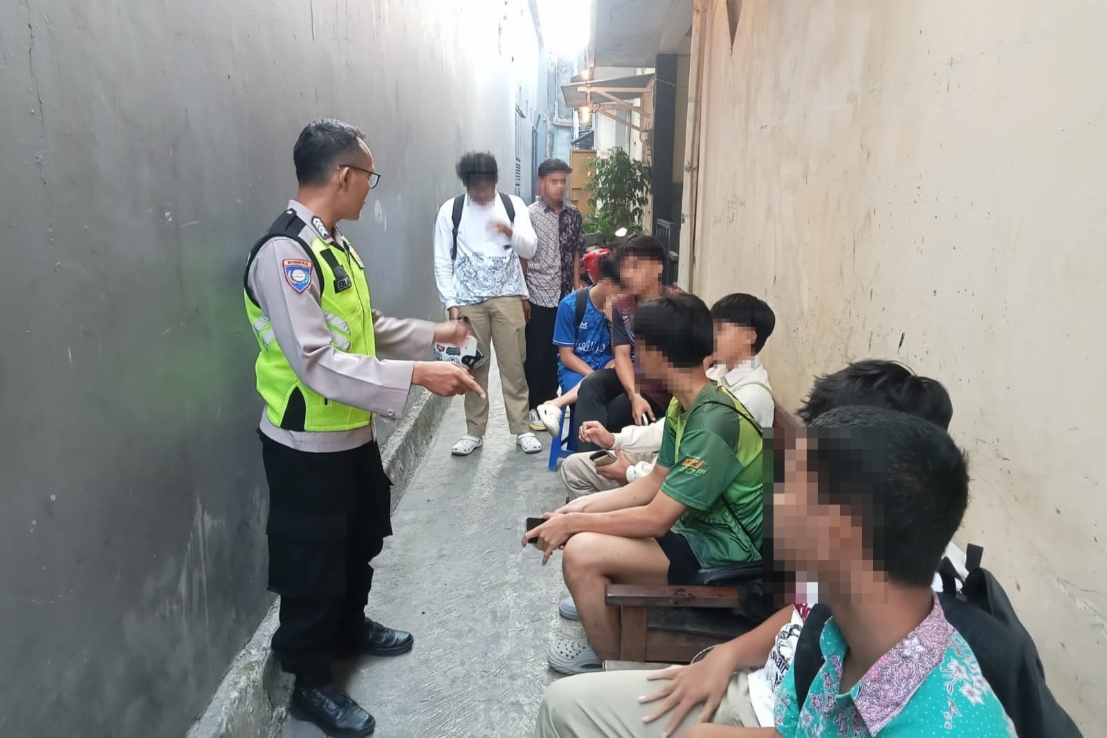 Nongkrong Saat Jam Sekolah, 15 Pelajar dibina Polisi