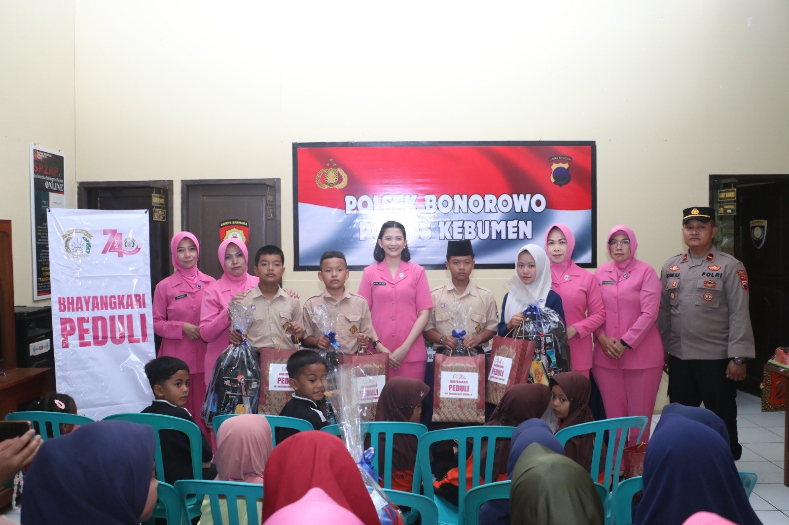 Polres Kebumen Salurkan Bantuan Sekolah 15 Pelajar Kurang Mampu