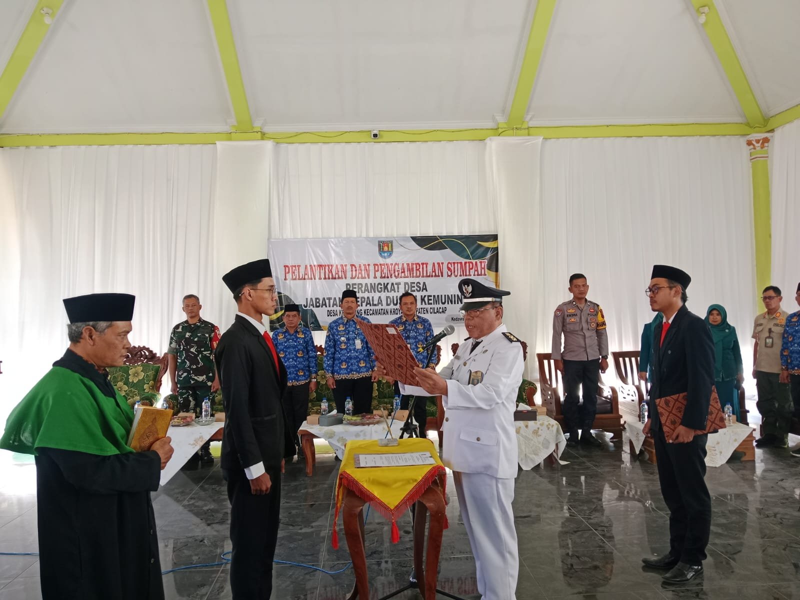 Pelantikan Kadus Kemuning, Camat Kroya Minta Layani Warga Sepenuh Hati