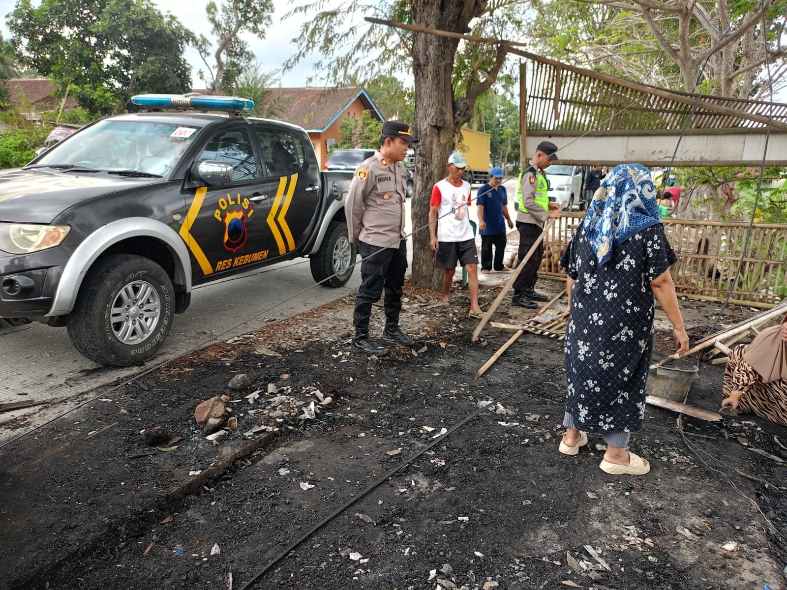 Diduga Akibat Korsleting Listrik, Warung Kopi di Kutowinangun Ludes Terbakar