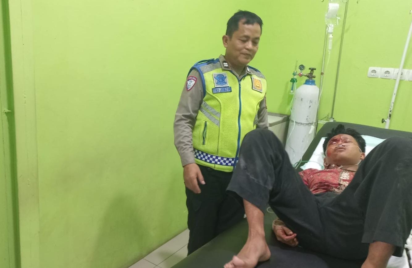 Pelajar Terluka Parah Usai Motor Bertabrakan dengan Mobil di Simpang Terminal Bobotsari