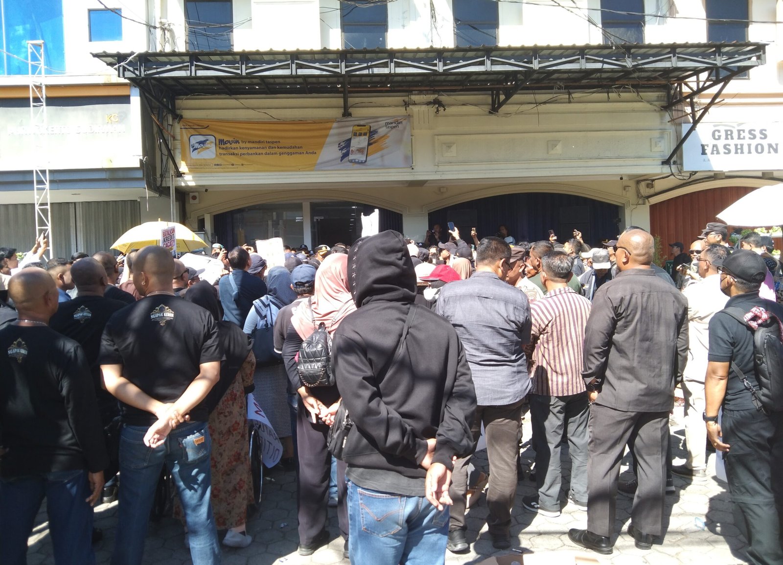 Ratusan Nasabah Kembali Demo, Desak Bank Mandiri Taspen Purwokerto Batalkan Kredit