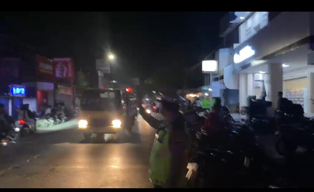 Laporan Call Center 110 Langsung direspon, Polsek Majenang Urai Kemacetan
