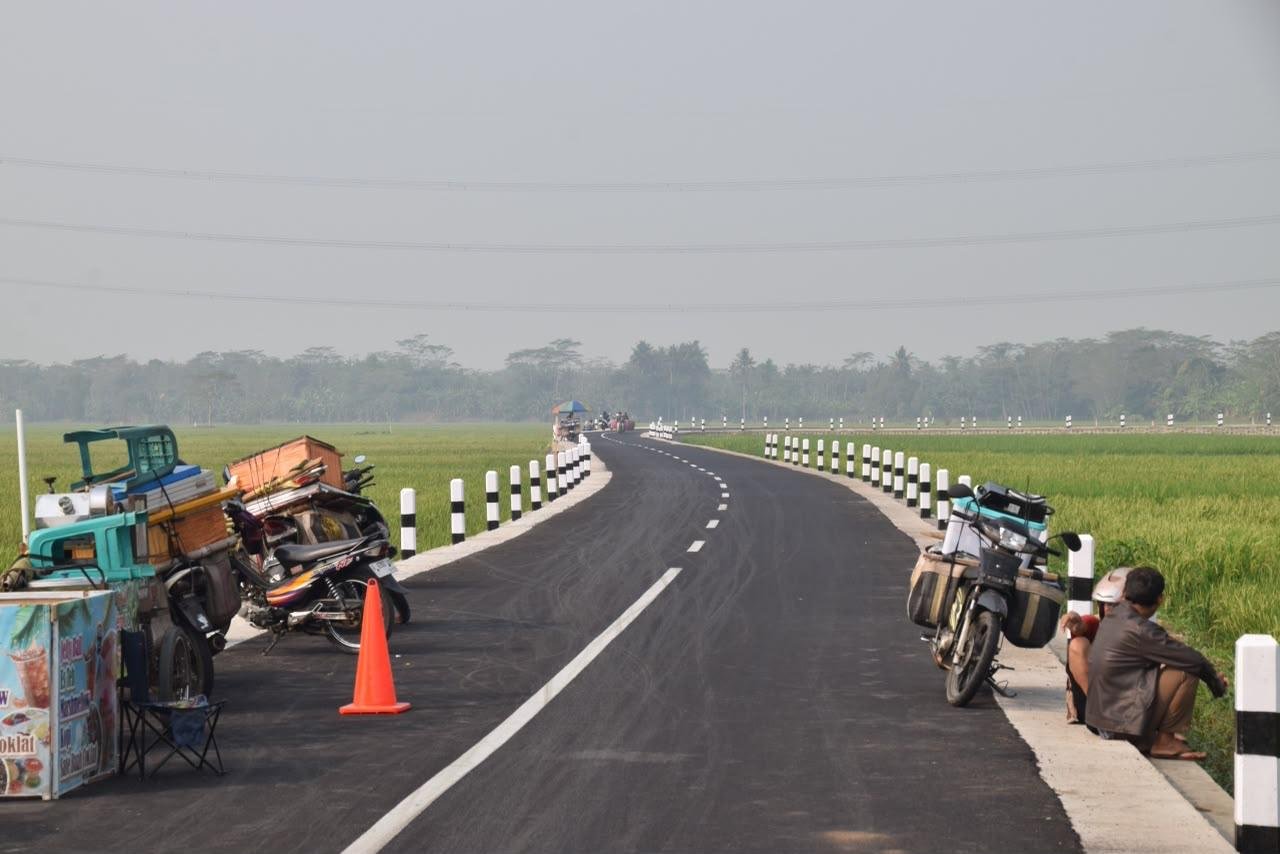 Bupati Sadewo Resmikan Jalan Pandak–Sibalung, Akses Antar Desa Lancar