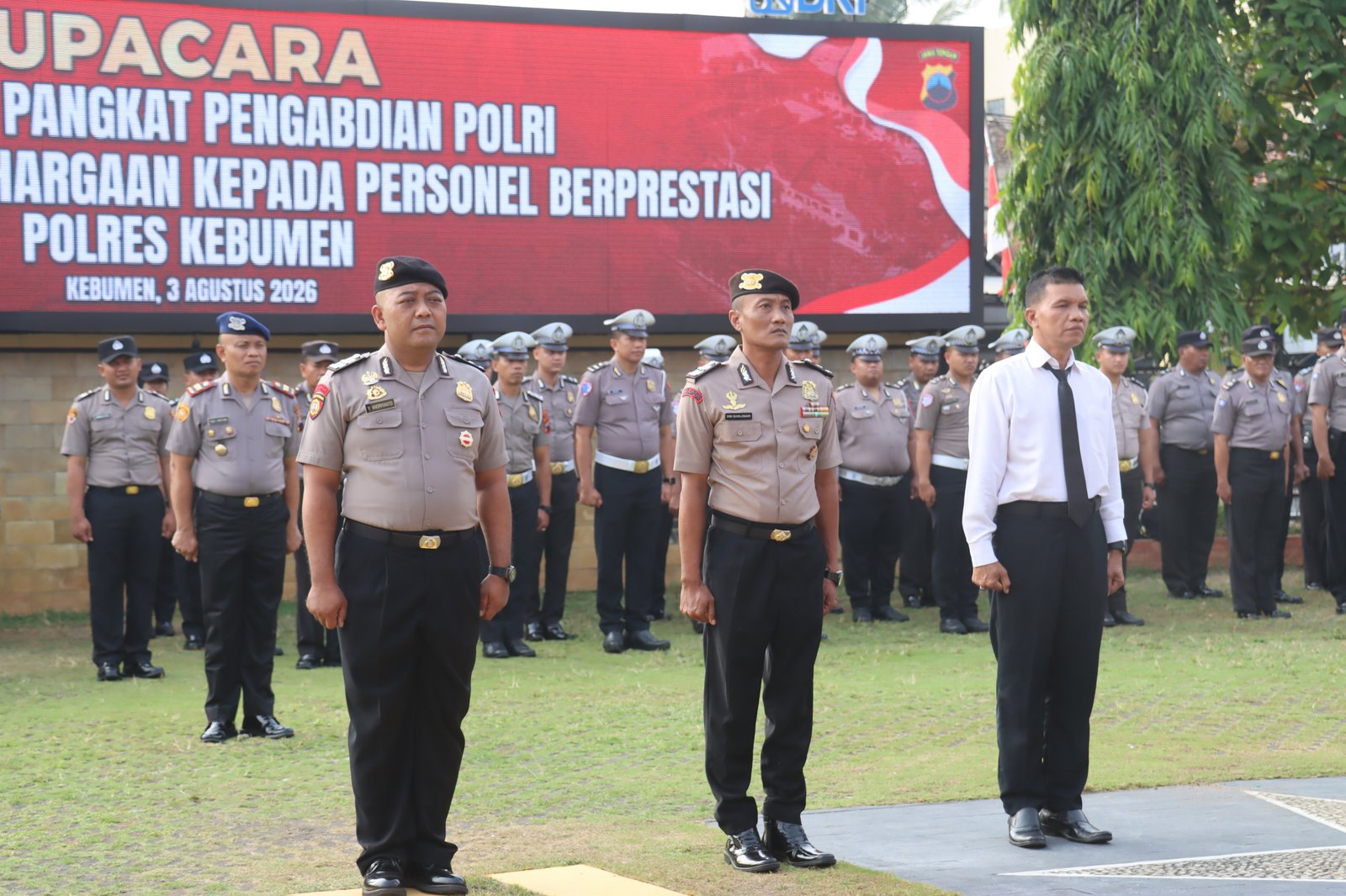 Kapolres Kebumen Naikkan Pangkat Satu Personel dan Beri Penghargaan Tiga Anggota Teladan