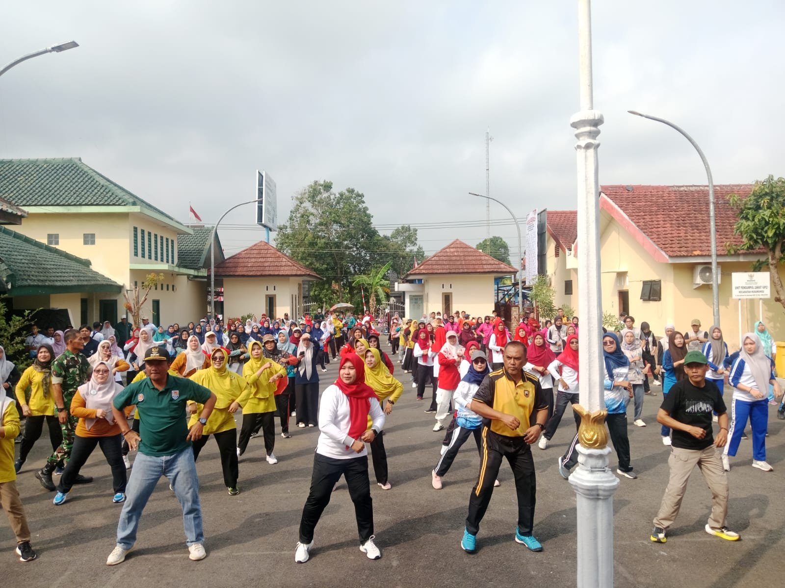 Ratusan Peserta Meriahkan Senam Sehat dan Jalan Pagi Lintas Sektor di Kecamatan Nusawungu