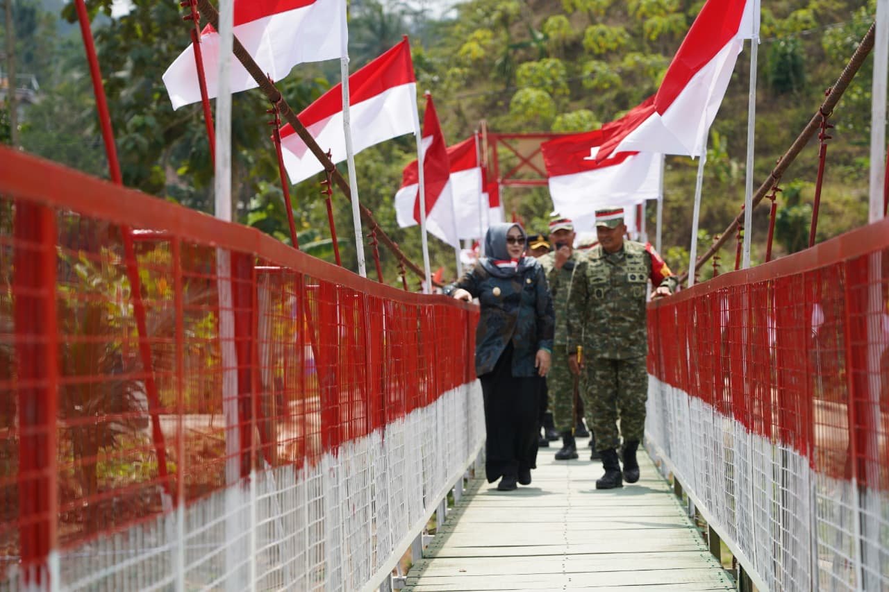 Jembatan Garuda Pangkas Jarak Warga Darmakradenan