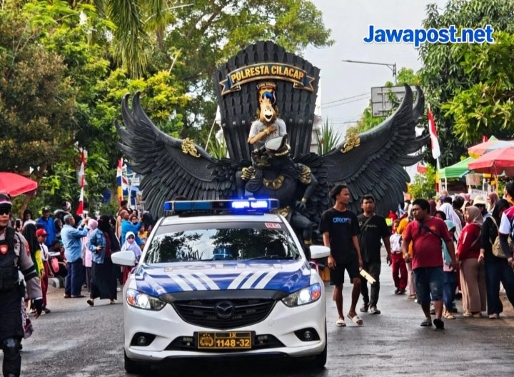 Polresta Cilacap Tampilkan Garbha di Karnaval HUT Rl ke-81