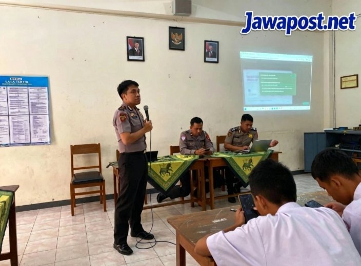 302 Siswa SMKN 2 Purwokerto Mendapat Pembekalan Literasi AI dari Polresta Banyumas