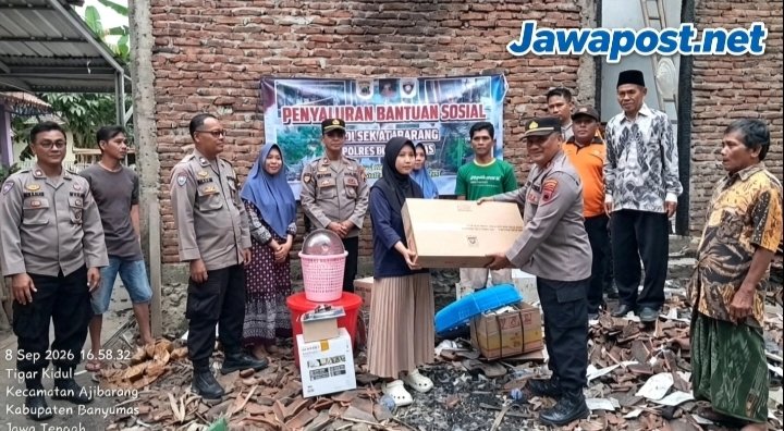 Polisi Bantu Korban Kebakaran di Ajibarang, Sembako hingga Peralatan Dapur Disalurkan