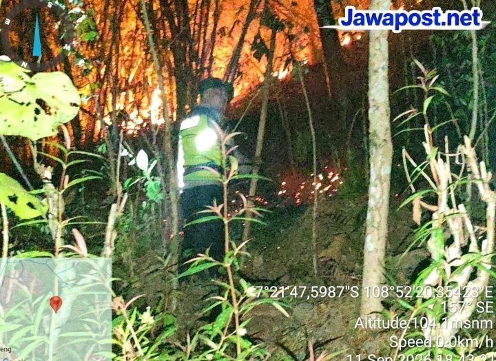 Call Center 110, Polisi Padamkan Kebakaran Lahan di Cimanggu