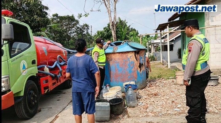 BPBD Kebumen didampingi Polsek Buayan Salurkan Bantuan Air Bersih