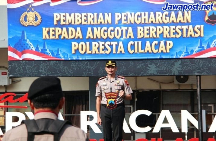 Kapolresta Cilacap Beri Penghargaan, Dorong Disiplin dan Kinerja