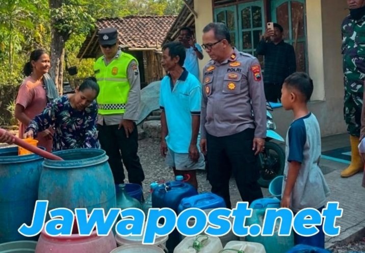 Kemarau Mengering, Polres Kebumen Kirim 15 Ribu Liter Air Bersih ke Tiga Desa