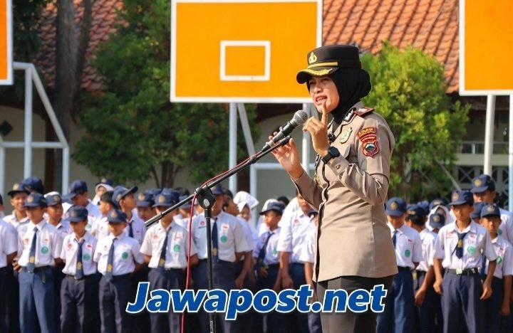 Kapolres Kendal Edukasi Pelajar MTsN 1 Brangsong tentang Bahaya Bullying